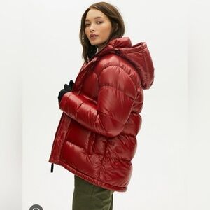 Aritzia TNA Super puff jacket down fill 700 size medium hooded red shiny